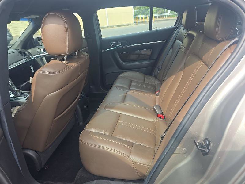 Used 2015 Lincoln MKS w/ Equipment Group 101A FWD image 11