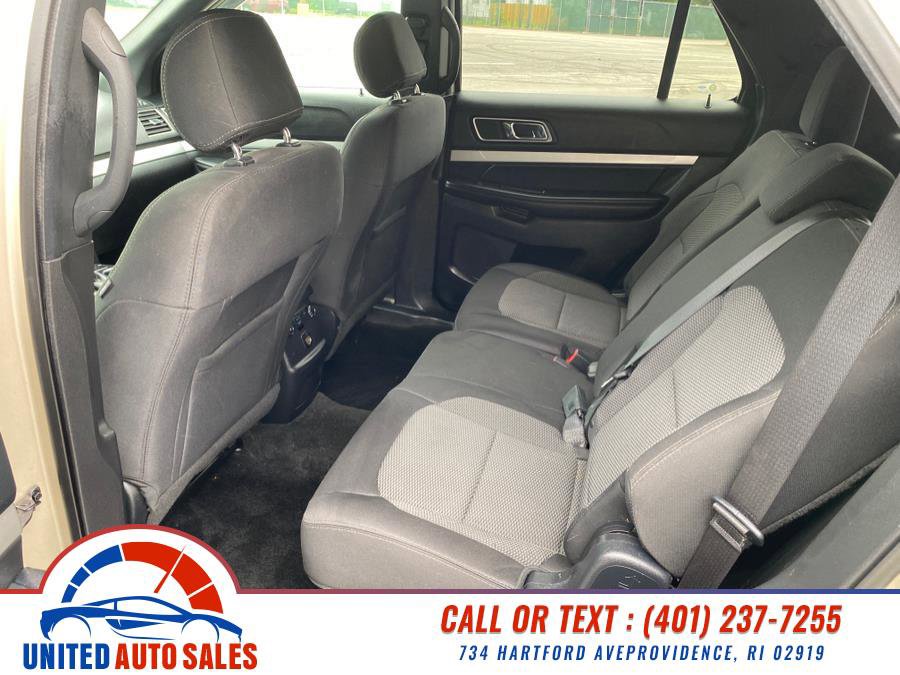Used 2017 Ford Explorer XLT w/ Equipment Group 201A image 10