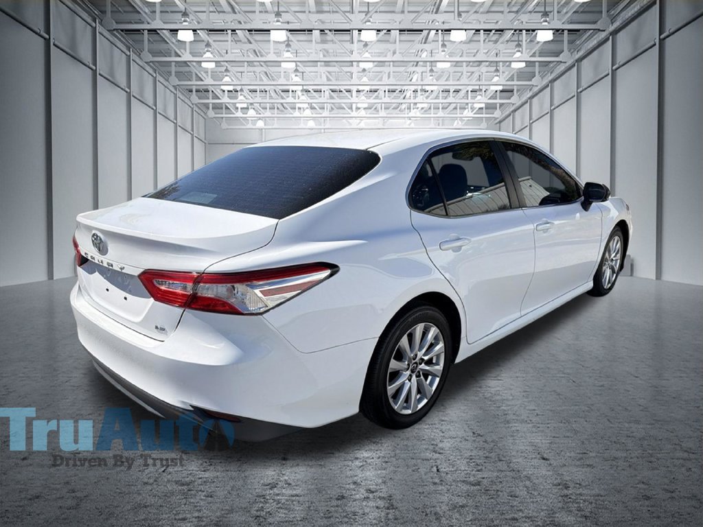 Used 2018 Toyota Camry LE FWD image 4
