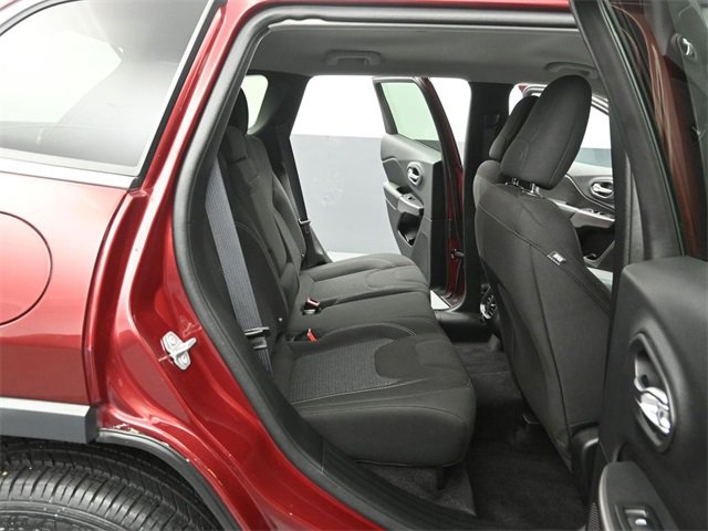 Used 2019 Jeep Cherokee Latitude w/ Cold Weather Group image 24