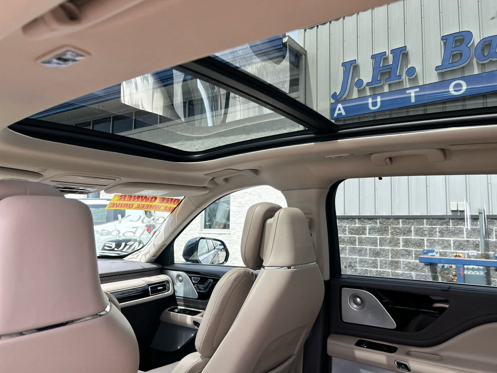 Used 2022 Lincoln Aviator Reserve w/ Equipment Group 201A AWD/4WD image 3