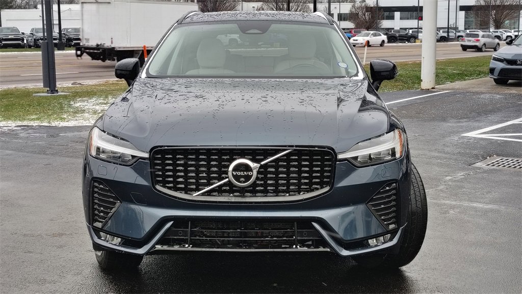 Certified 2023 Volvo XC60 B5 Plus w/ Climate Package image 31