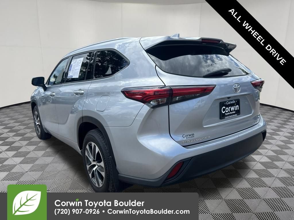 Used 2022 Toyota Highlander XLE AWD/4WD image 5