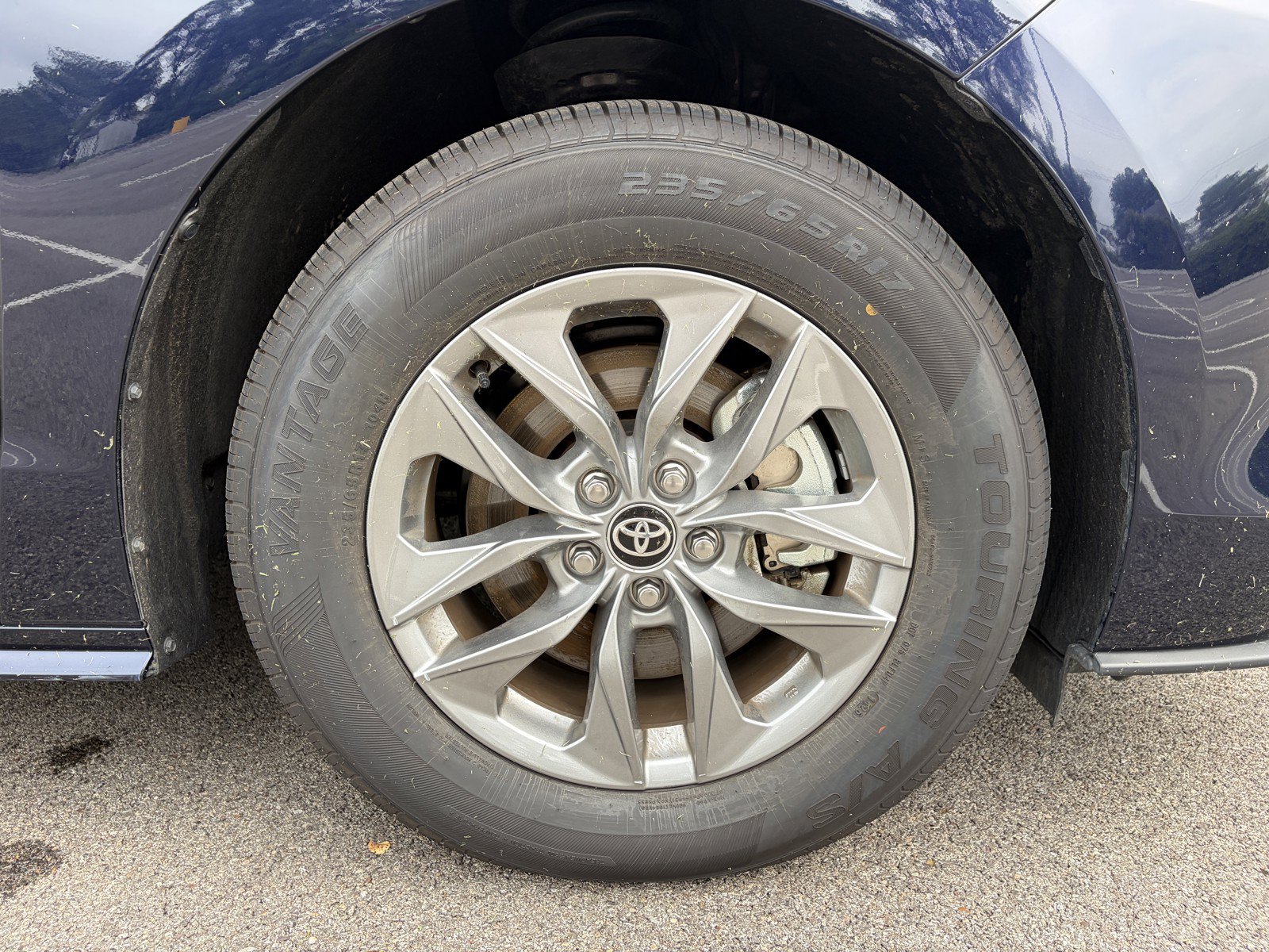 Used 2026 Toyota Sienna XLE FWD image 46
