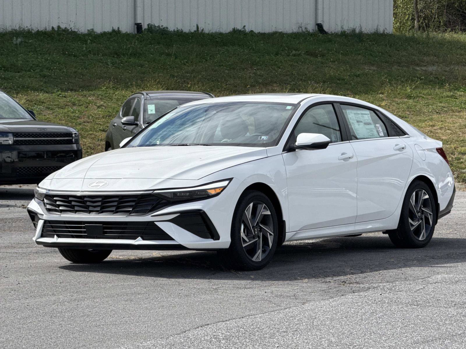 New 2025 Hyundai Elantra Limited image 16