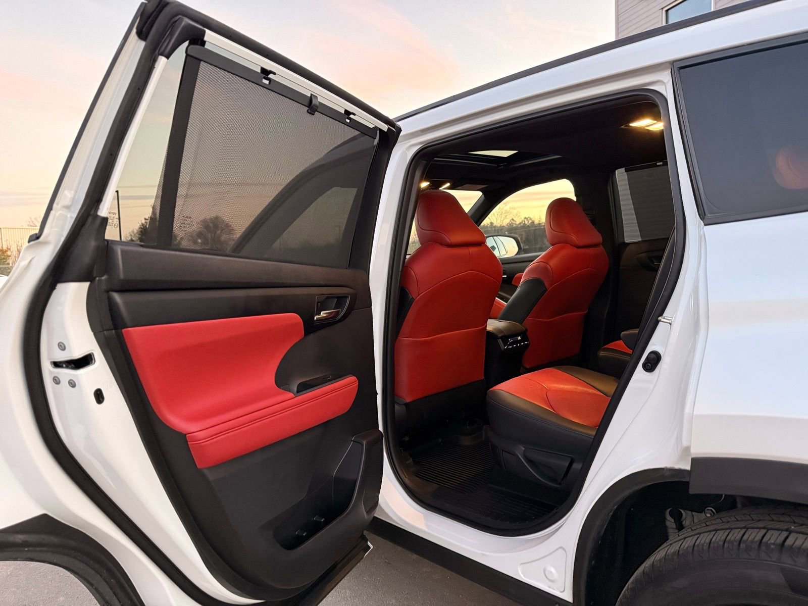 Used 2023 Toyota Highlander XSE image 16