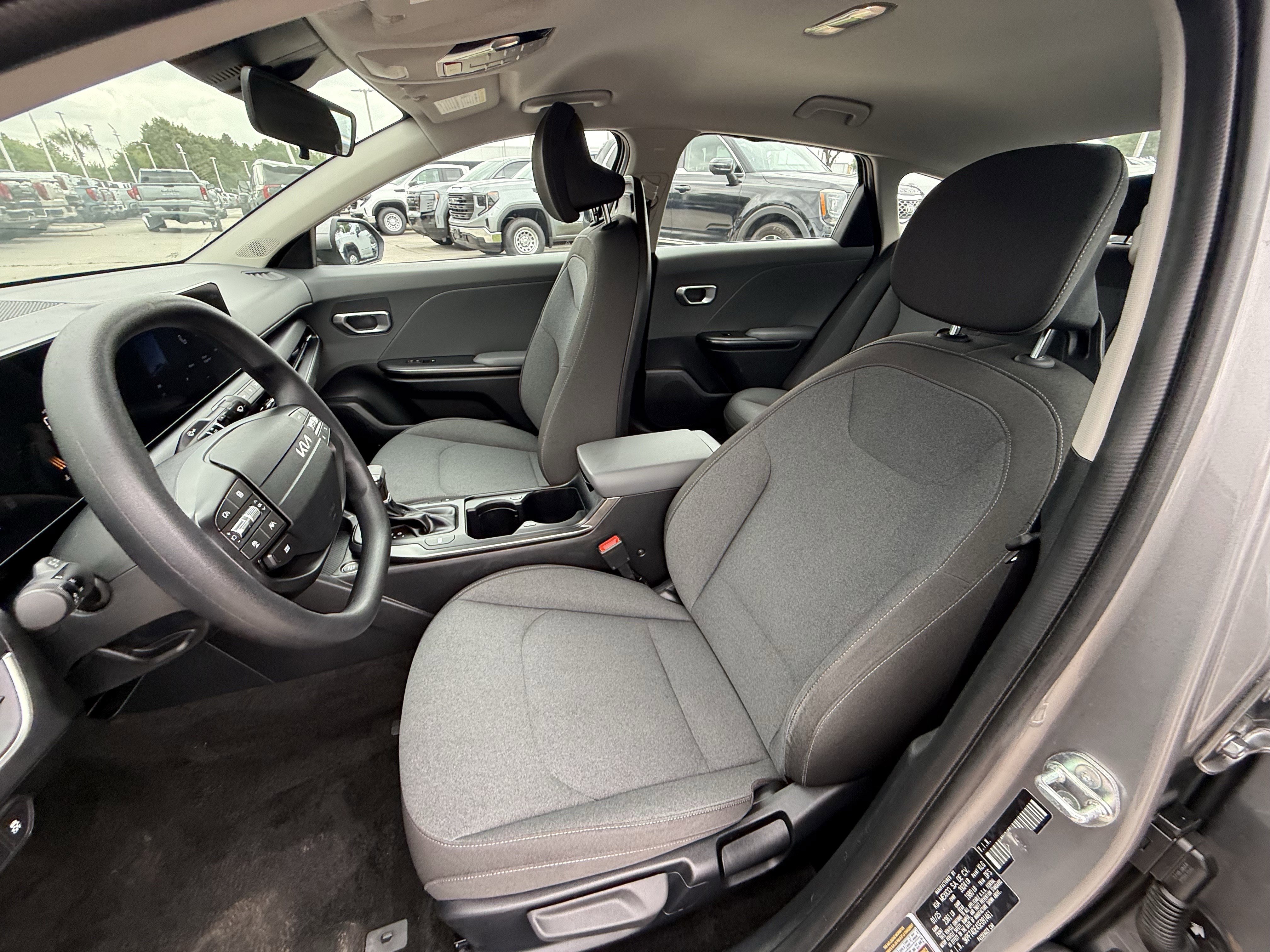 Used 2025 Kia K4 FWD image 32