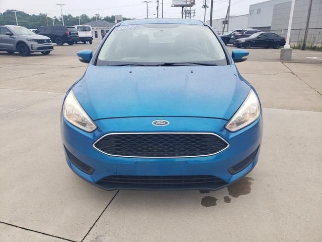 Used 2017 Ford Focus SE w/ Cold Weather Package FWD image 9