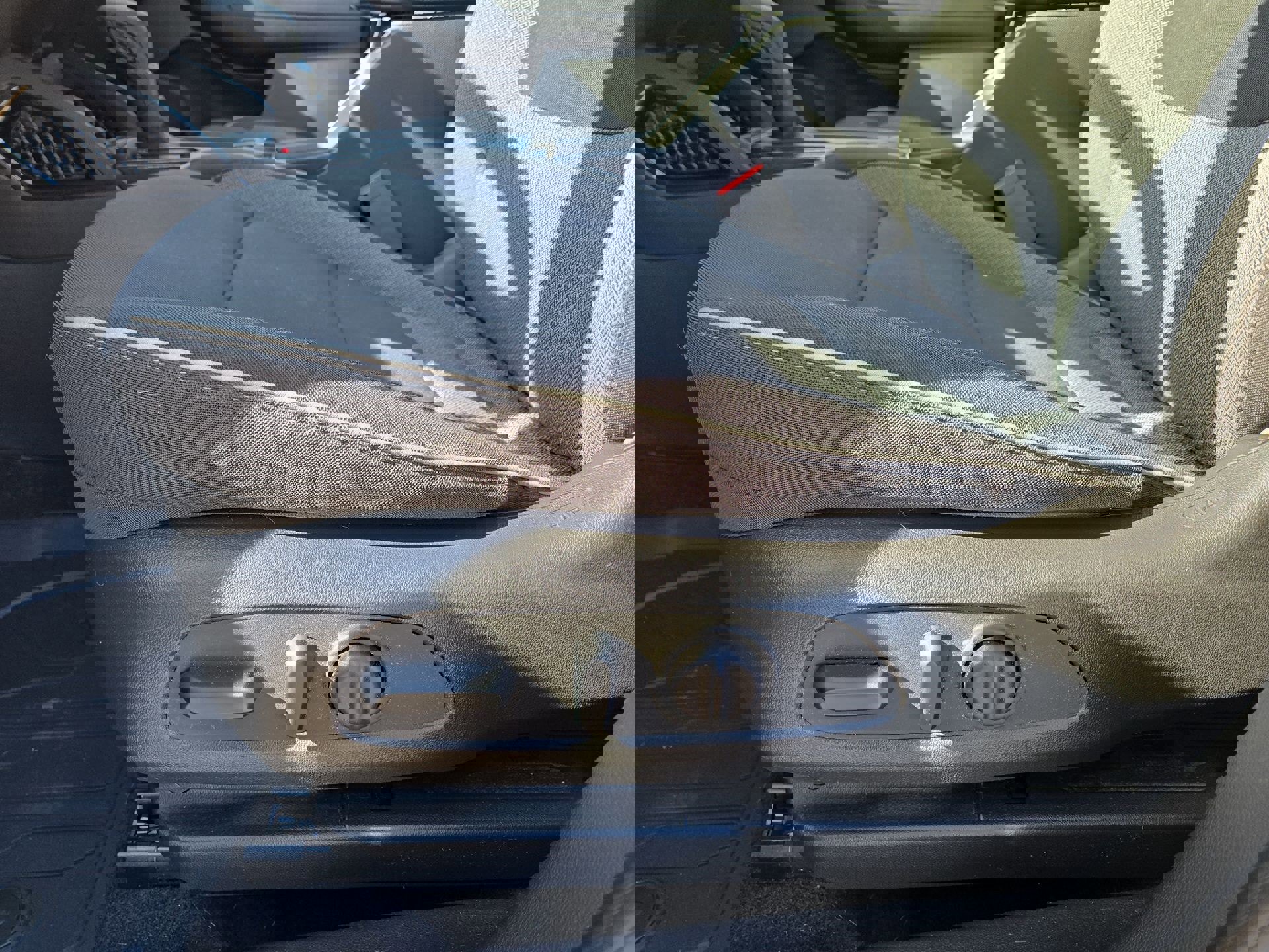 Used 2023 Chevrolet TrailBlazer LT w/ Convenience Package image 17