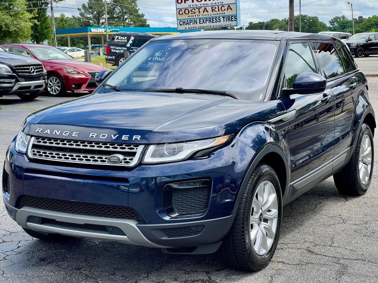 Used 2018 Land Rover Range Rover Evoque SE image 2