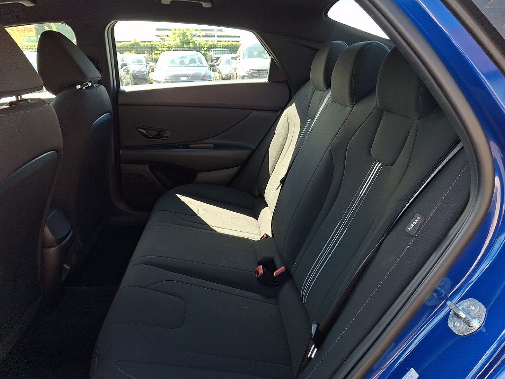 Certified 2025 Hyundai Elantra SEL FWD image 9