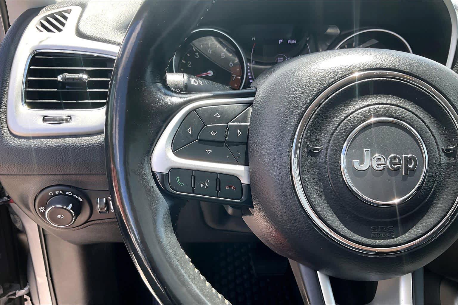 Used 2019 Jeep Compass Latitude w/ Cold Weather Group FWD image 23