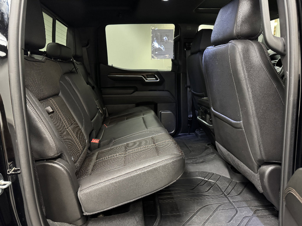 Used 2024 Chevrolet Silverado 1500 High Country w/ High Country Premium Package AWD/4WD image 12