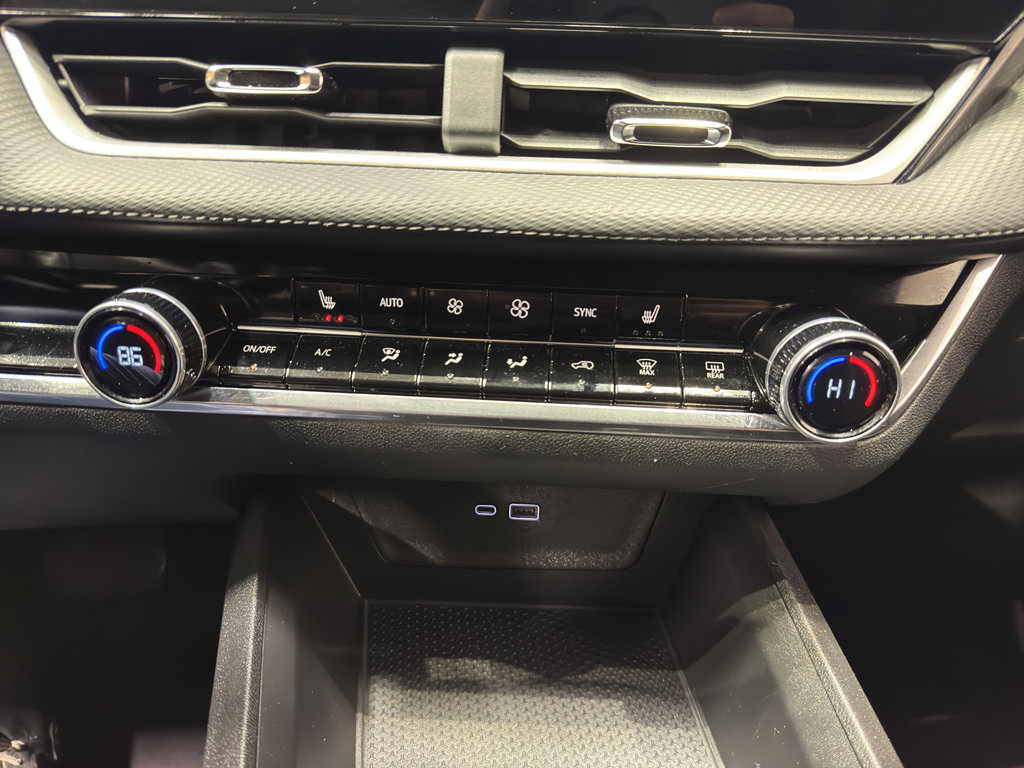 Used 2025 Chevrolet Equinox LT w/ Convenience Package II image 32