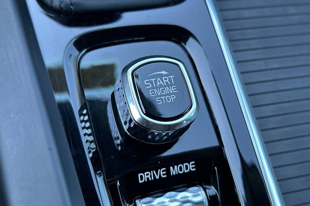 Used 2019 Volvo XC60 T5 Momentum w/ Premium Package image 23