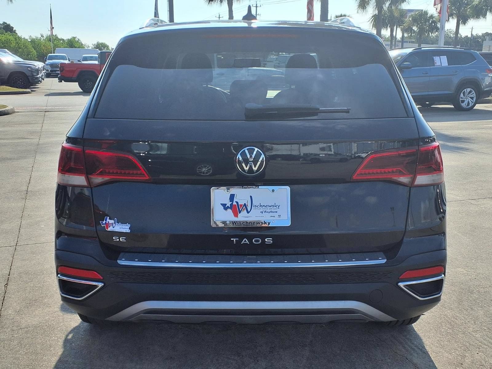 Used 2022 Volkswagen Taos SE FWD image 6