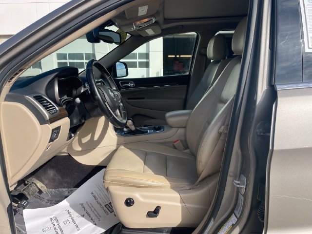 Used 2016 Jeep Grand Cherokee Limited w/ Luxury Group II AWD/4WD image 19