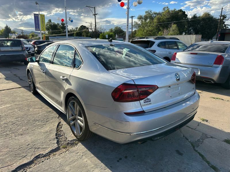 Used 2018 Volkswagen Passat 2.0T R-Line FWD image 5