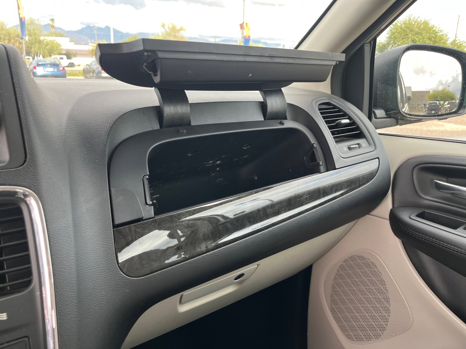 Used 2016 Dodge Grand Caravan American Value Package image 33