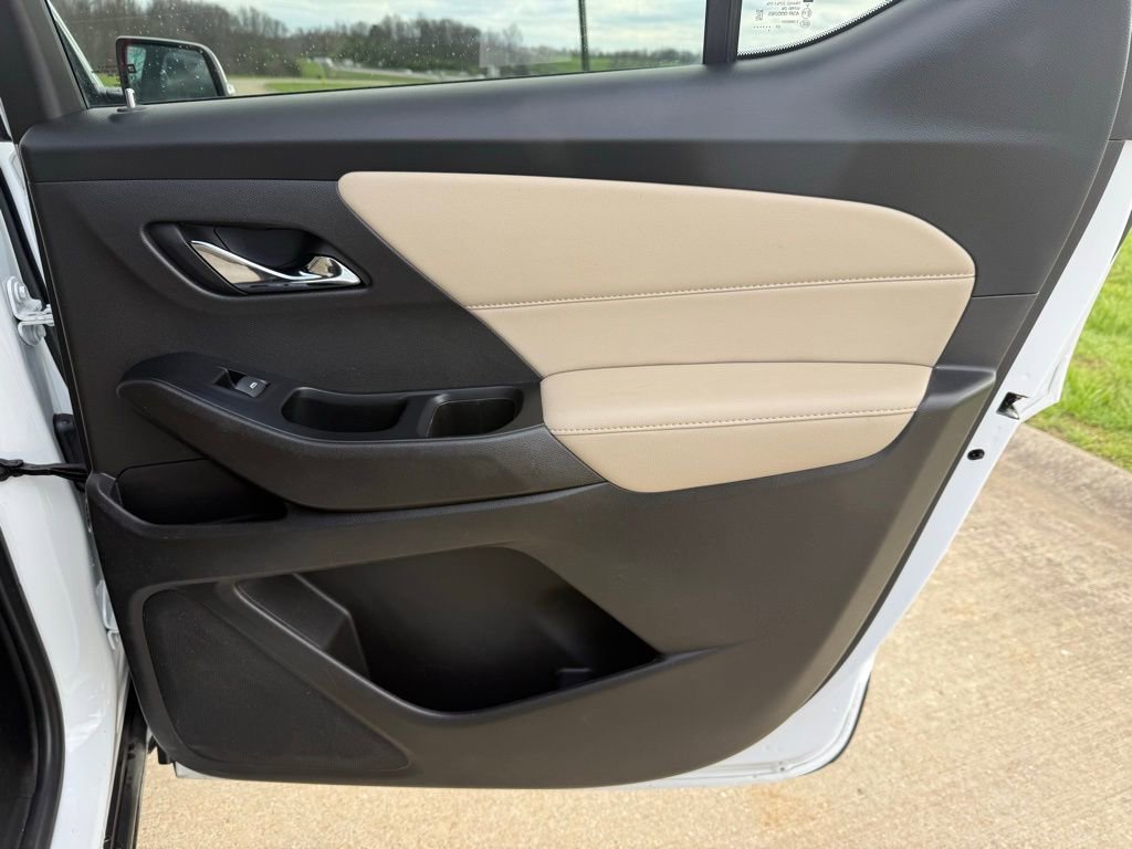 Used 2023 Chevrolet Traverse LS w/ Safety Package image 15