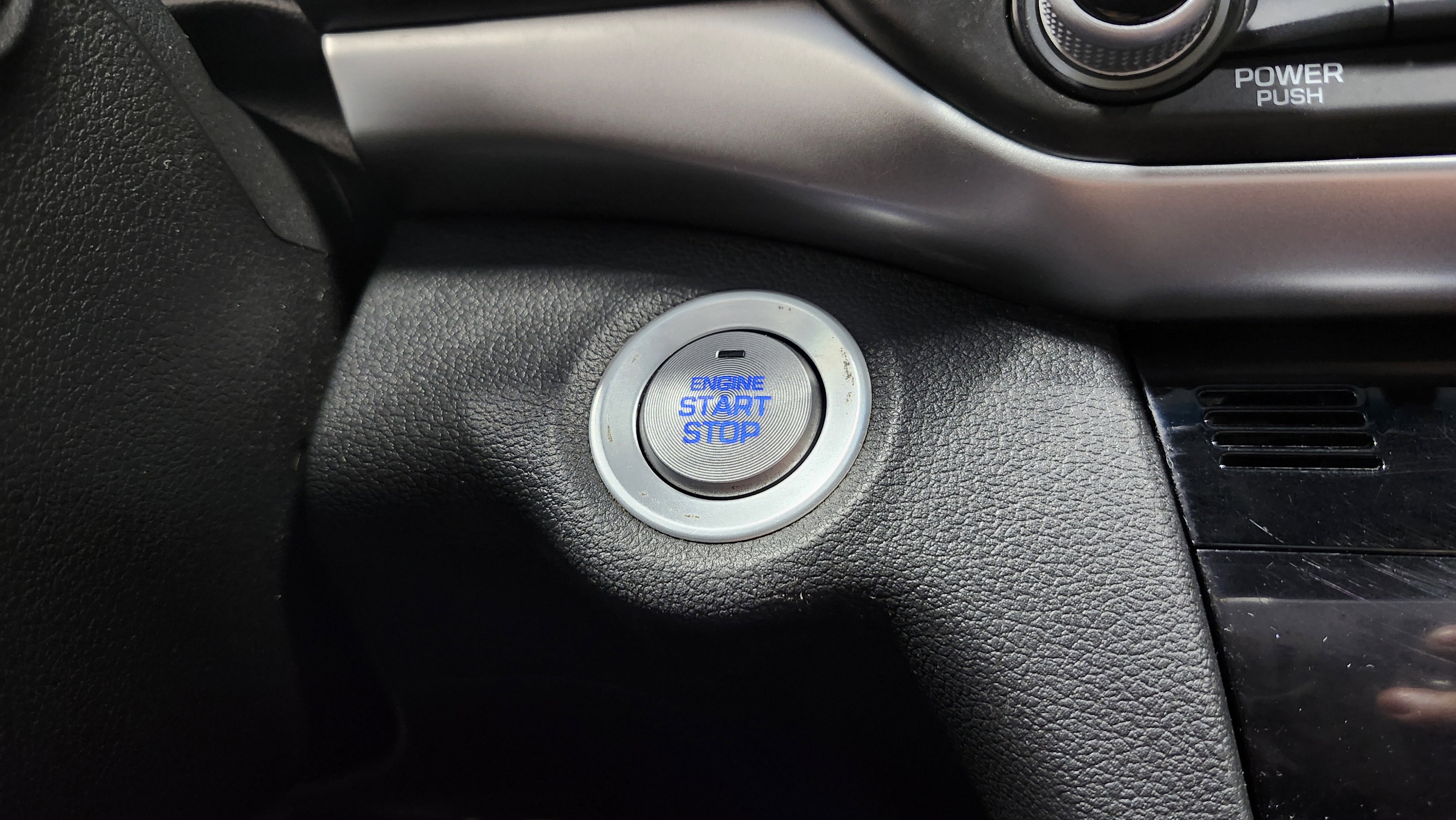 Used 2020 Hyundai Elantra Value Edition w/ Winter Weather Package image 8