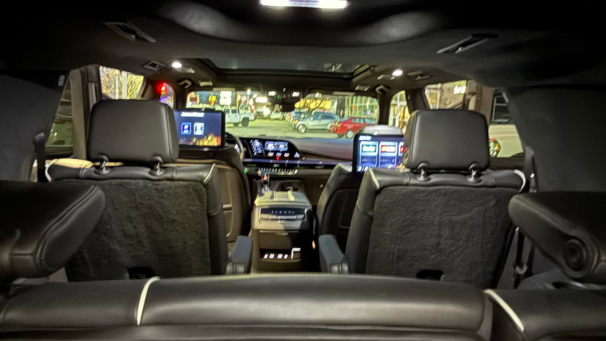 Used 2024 Cadillac Escalade ESV Premium Luxury Platinum w/ Heavy-Duty Trailer Package image 23