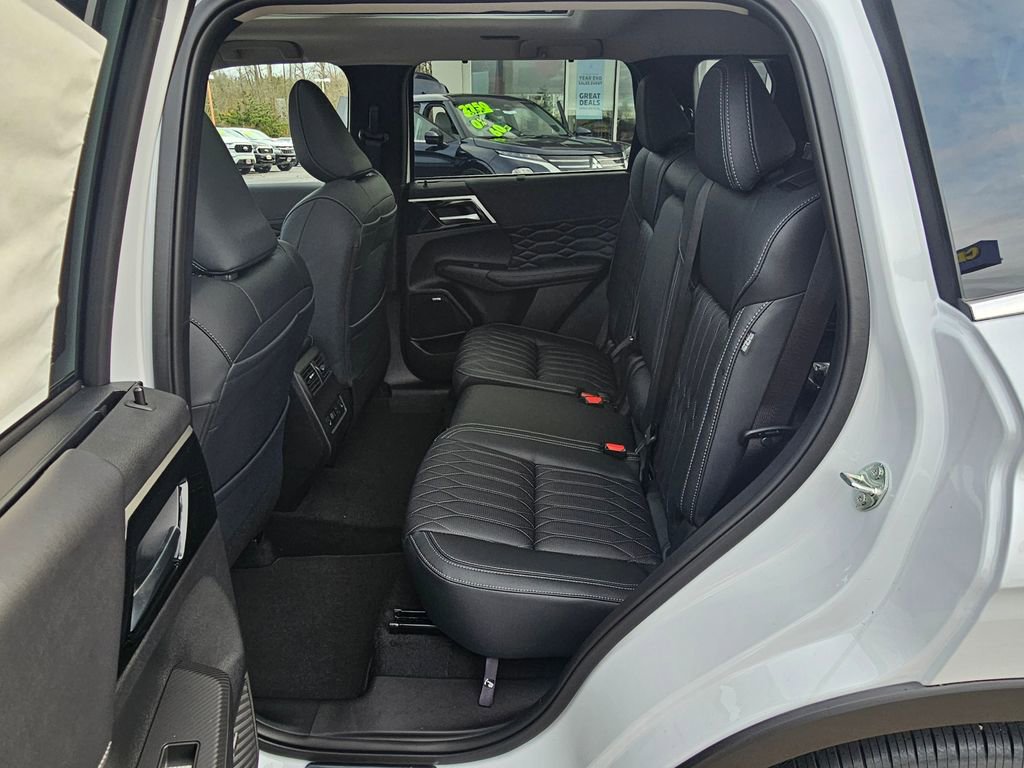 New 2026 Mitsubishi Outlander SEL image 11
