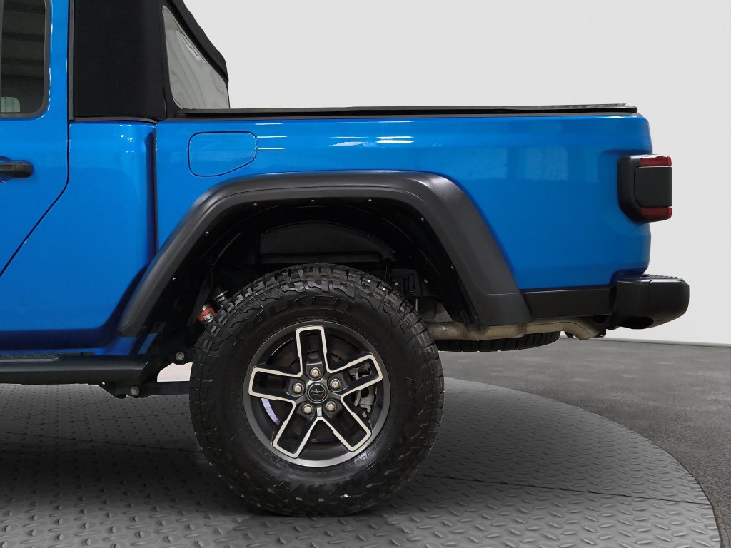 Used 2024 Jeep Gladiator Mojave w/ Technology Group AWD/4WD image 28