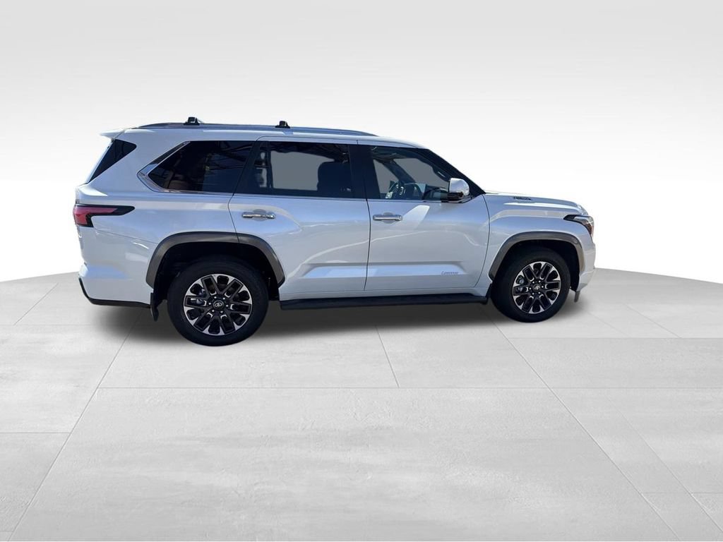 Used 2025 Toyota Sequoia Limited w/ Tow Technology Package AWD/4WD image 11