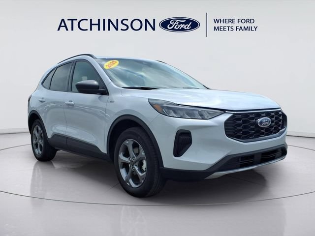 Used 2025 Ford Escape ST-Line w/ Tech Pack #1 AWD/4WD image 3