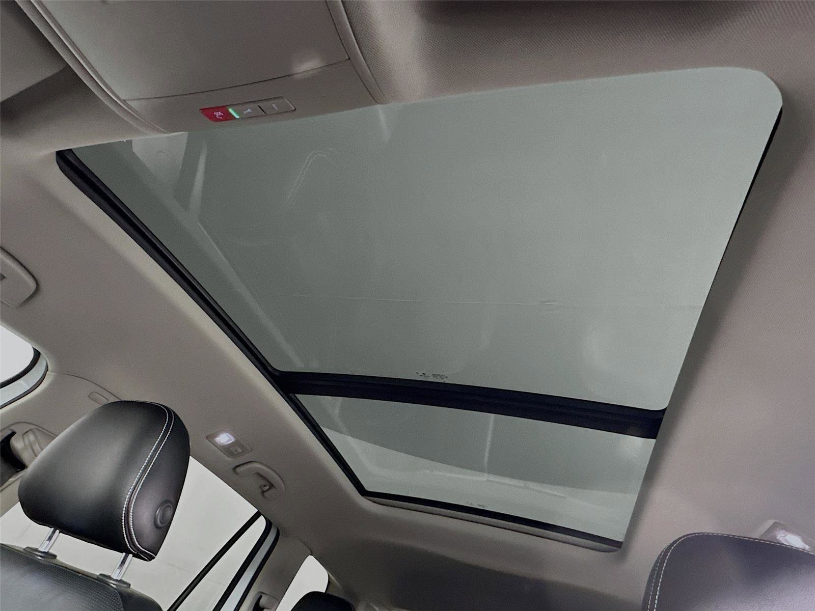 Used 2022 Volkswagen Atlas SEL Premium image 17