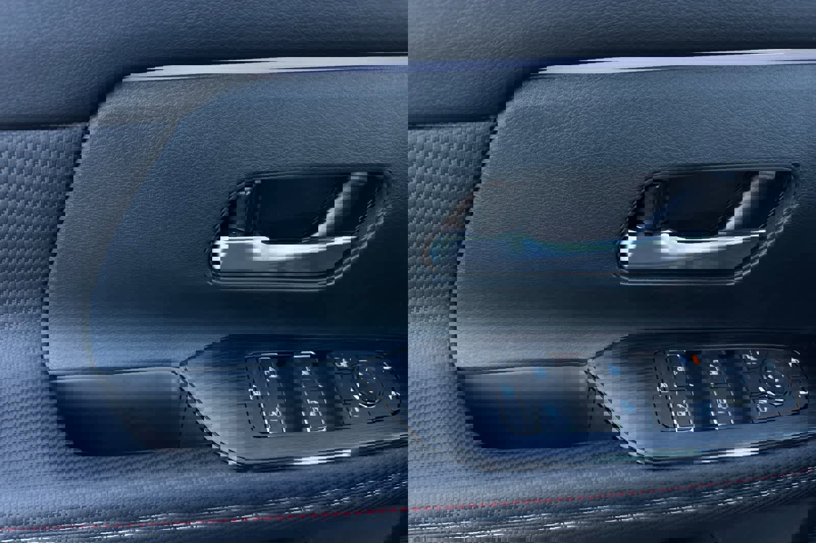 New 2026 Nissan Kicks SR image 13