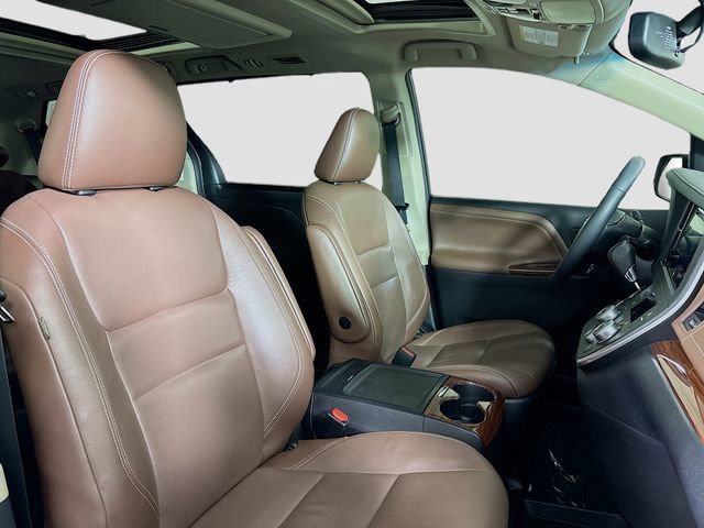 Used 2017 Toyota Sienna XLE image 31