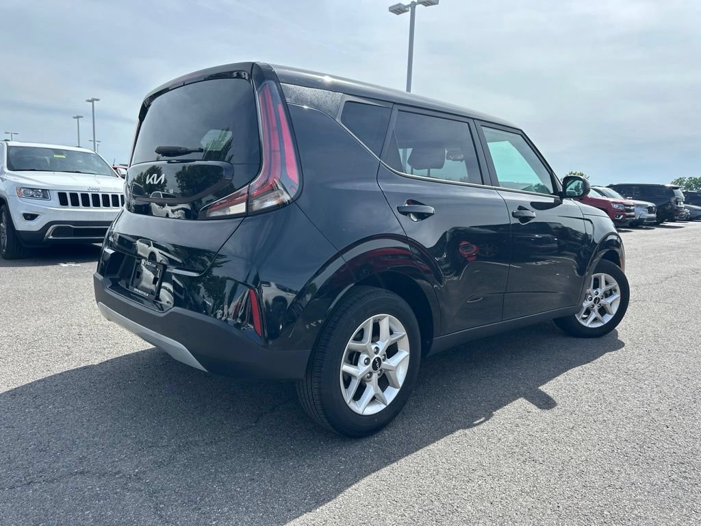 Used 2023 Kia Soul S FWD image 9