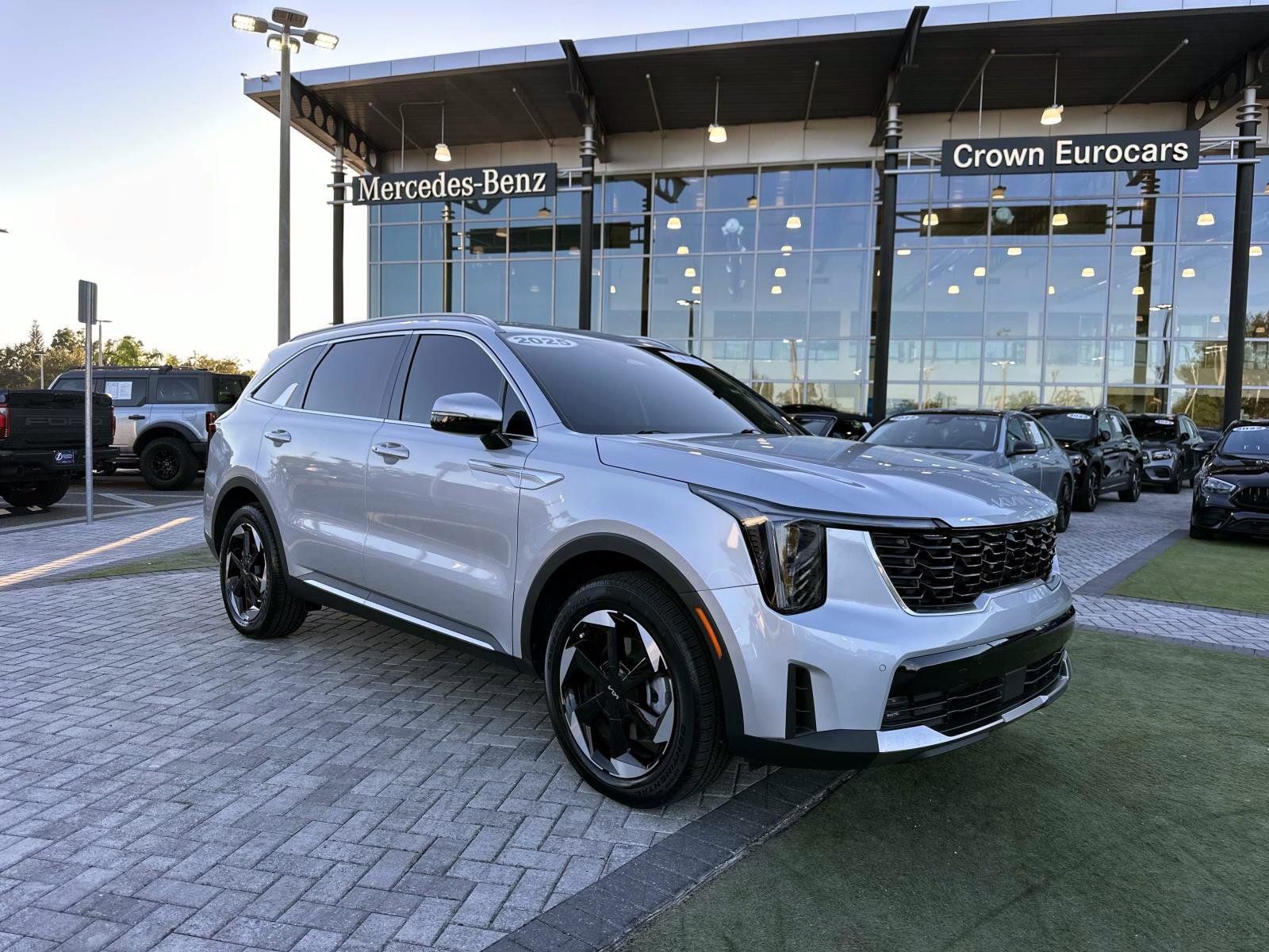 Used 2025 Kia Sorento EX image 2