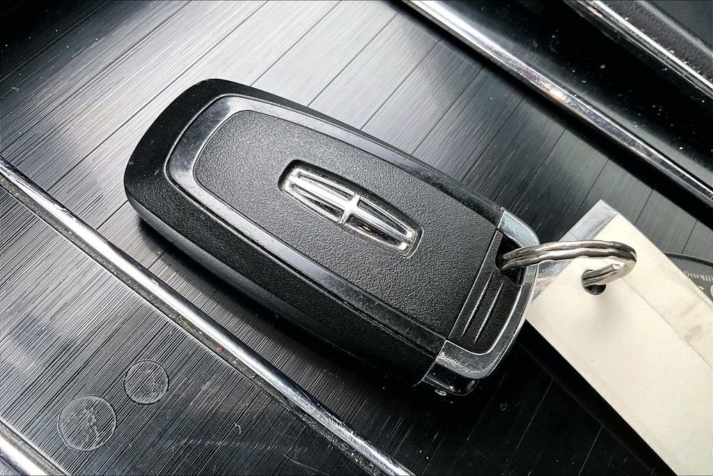 Used 2020 Lincoln Aviator Reserve image 13