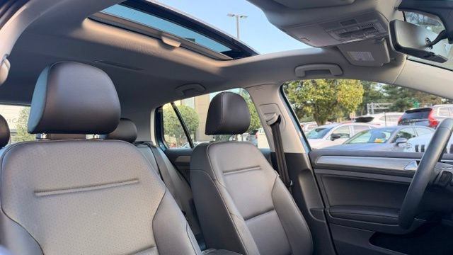 Used 2017 Volkswagen Golf Wolfsburg Edition FWD image 5