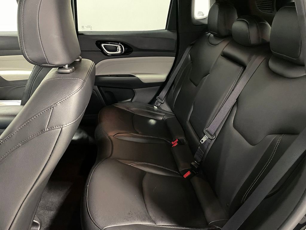 Used 2025 Jeep Compass Limited image 16