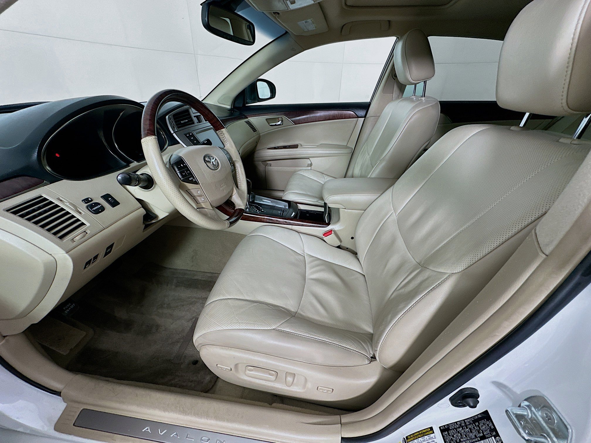 Used 2012 Toyota Avalon Limited image 13