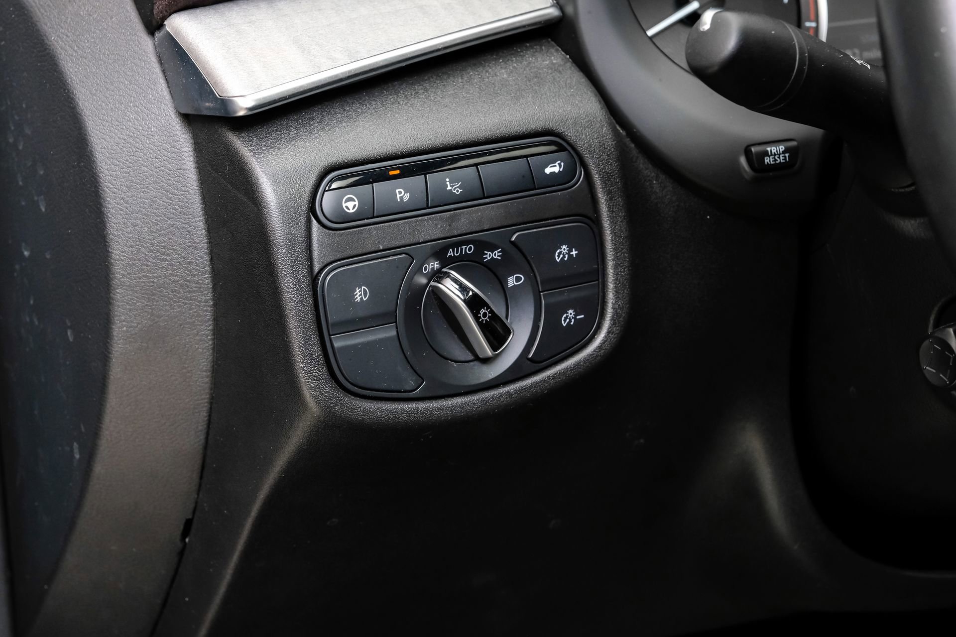 Used 2023 INFINITI QX50 Sensory image 32