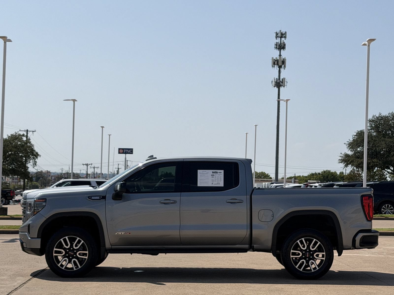Used 2025 GMC Sierra 1500 AT4 w/ AT4 Premium Package AWD/4WD image 7
