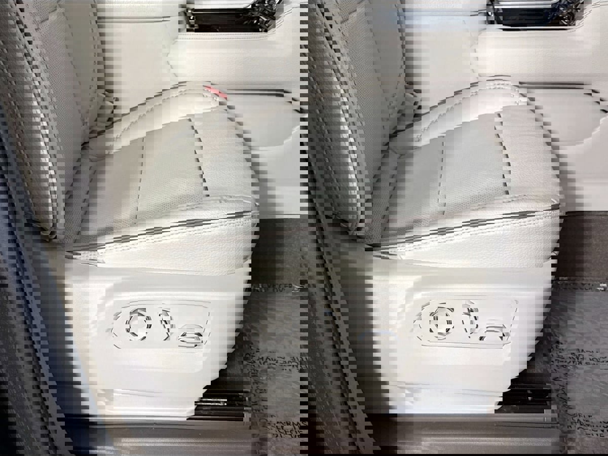 Used 2021 GMC Yukon Denali w/ Denali Premium Package image 40