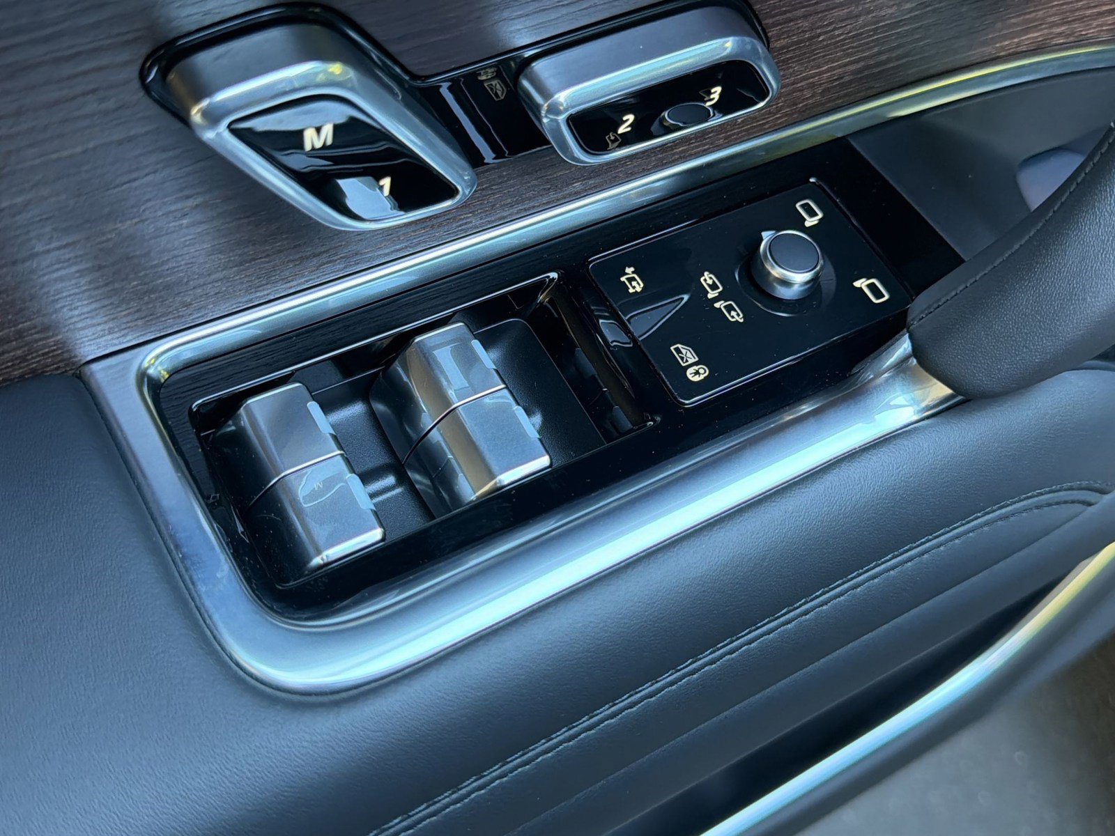 Used 2024 Land Rover Range Rover SE image 20