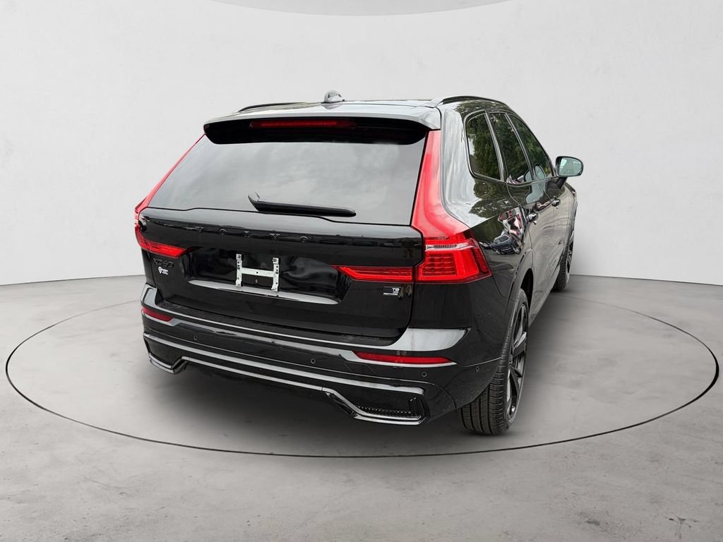 Certified 2024 Volvo XC60 T8 Ultimate w/ Climate Package AWD/4WD image 4