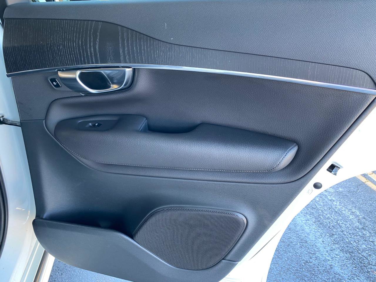 Used 2020 Volvo XC90 T6 Momentum image 36