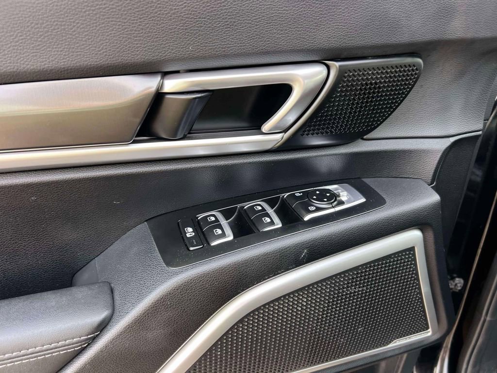 Used 2023 Kia Telluride LX FWD image 16