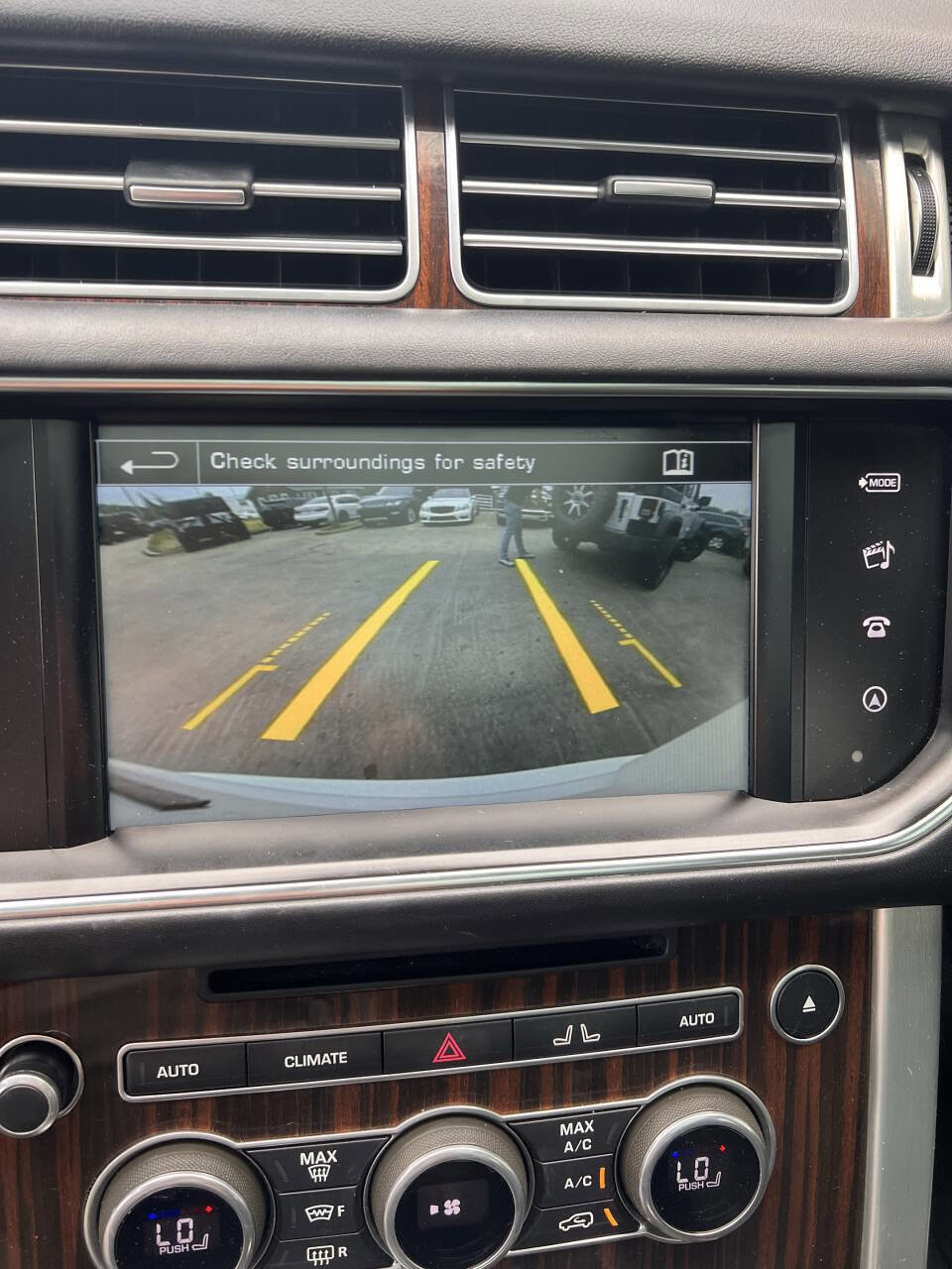 Used 2016 Land Rover Range Rover HSE image 24