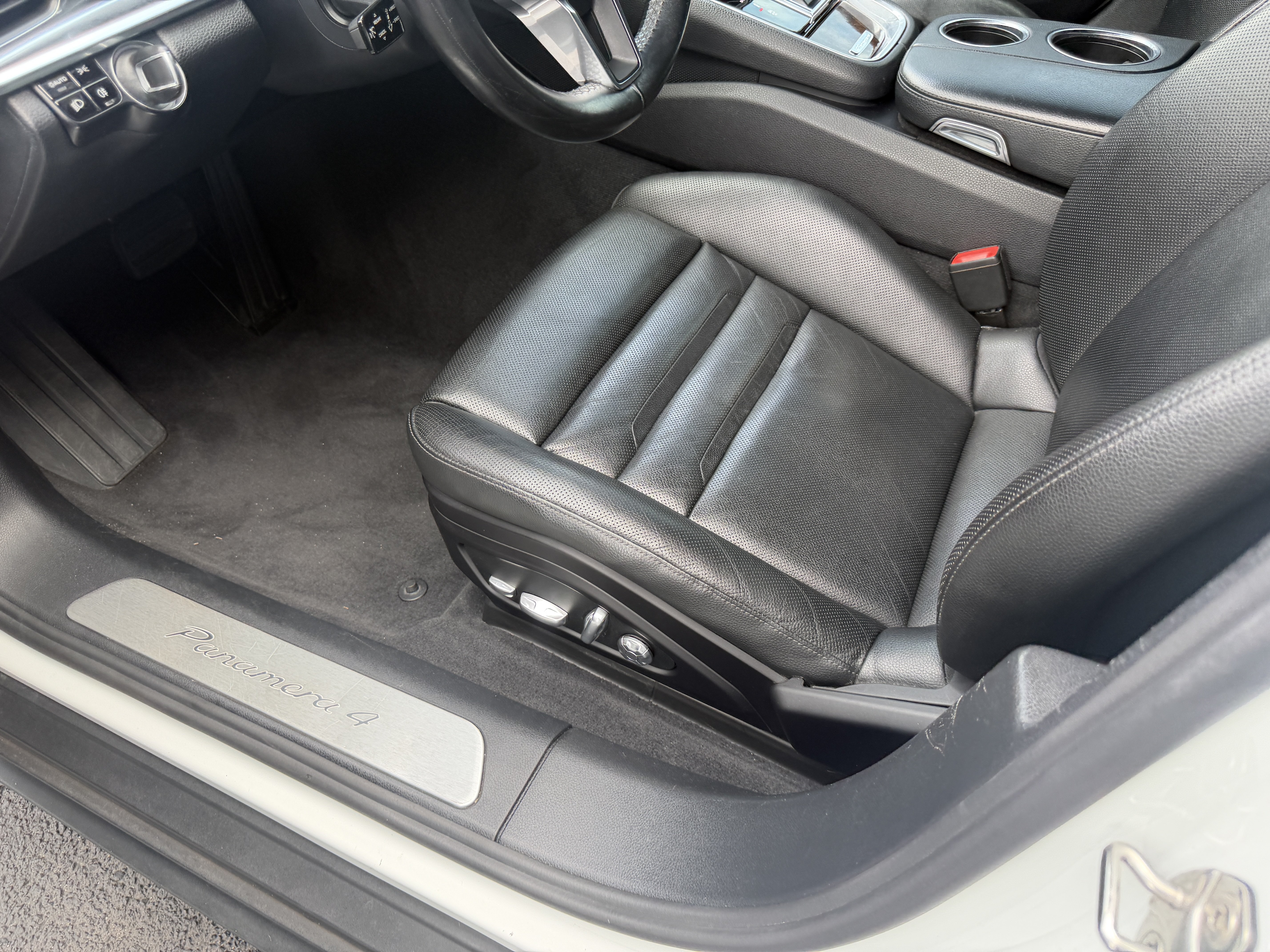 Certified 2018 Porsche Panamera 4 AWD/4WD image 15
