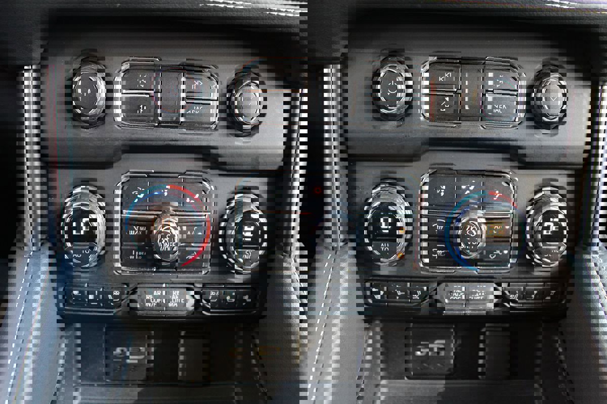 Used 2021 Chevrolet Tahoe Premier w/ Premium Package image 52