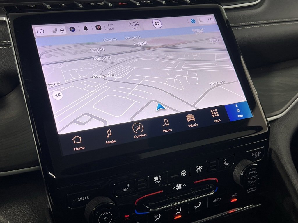 Used 2024 Jeep Grand Cherokee Limited w/ Luxury Tech Group II image 19